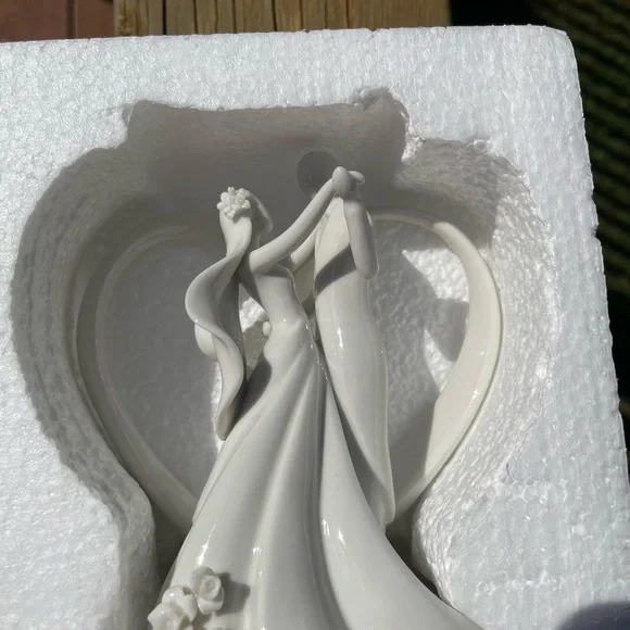 NWT ⭐️Heart Arch and Couple Cake Top💜So Beautiful 😍 and unique 🎂 ELEGANT 😘 - Picture 6 of 7